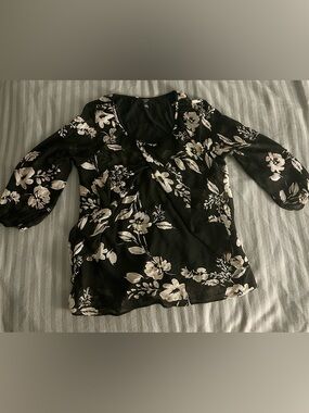 Haver London blouse, new, beautiful design. Glittery flowers. 10/10. Flowers.